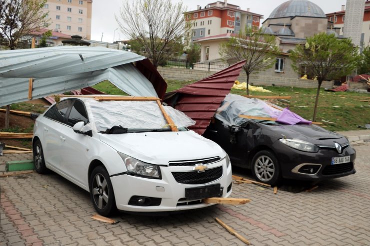 Yozgat’a çatılar uçtu