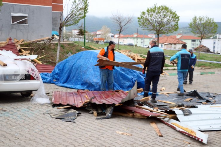 Yozgat’a çatılar uçtu