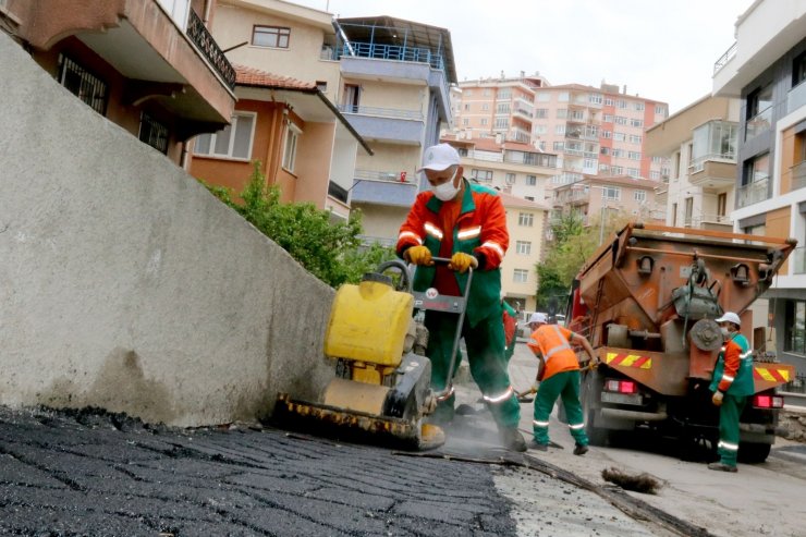 Tam kapanmada renkli kaldırım mesaisi