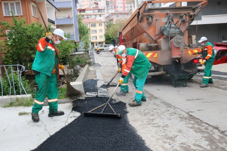 Tam kapanmada renkli kaldırım mesaisi