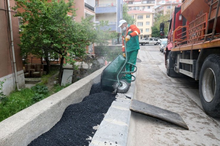 Tam kapanmada renkli kaldırım mesaisi