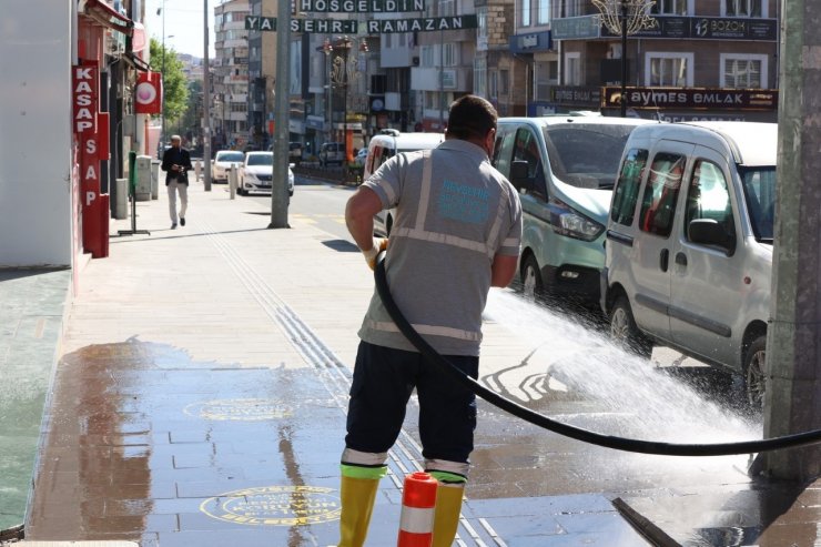 Belediye ekiplerinin bayram temizliği