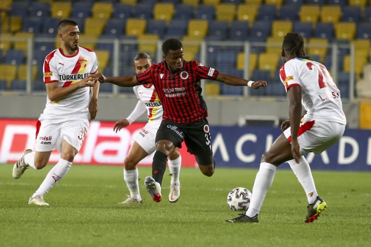 Süper Lig: Gençlerbirliği: 1 - Göztepe: 2 (İlk yarı)