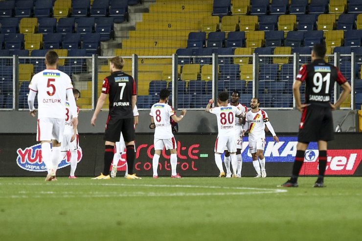 Süper Lig: Gençlerbirliği: 1 - Göztepe: 2 (İlk yarı)