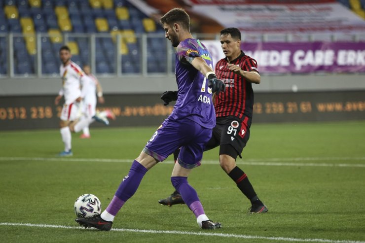 Süper Lig: Gençlerbirliği: 1 - Göztepe: 2 (İlk yarı)