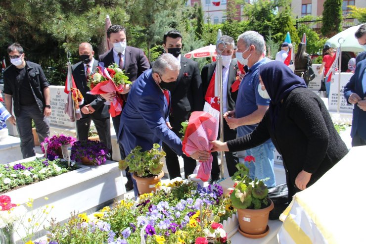 BBP Genel Başkanı Destici ile AK Parti Genel Sekreteri Şahin, Cebeci Askeri Şehitliği’ni ziyaret etti