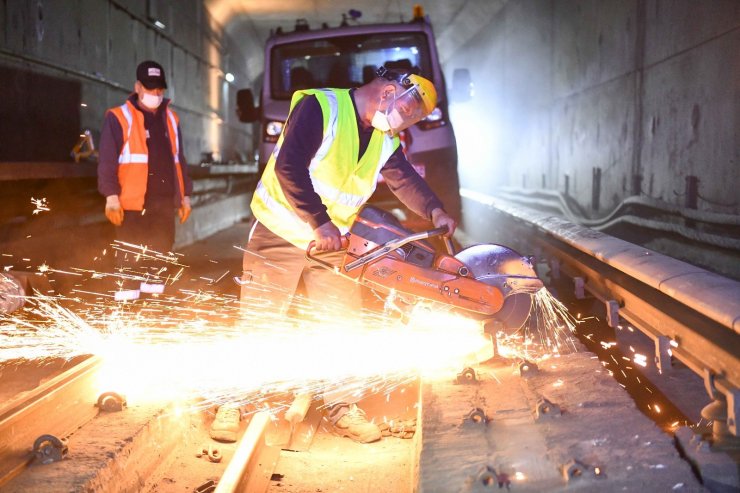 Ankara Metrosu’nda aşınan raylar yenileniyor