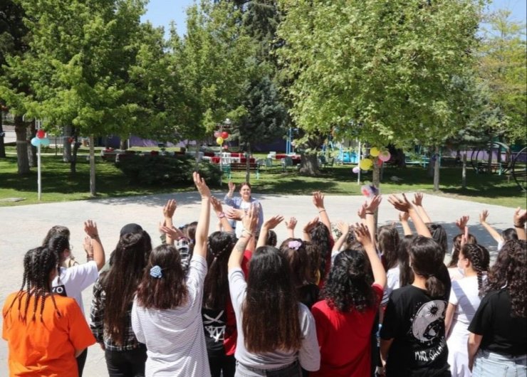 Bakan Yanık, bayram kahvaltısını Çocuk Destek Merkezinde yaptı