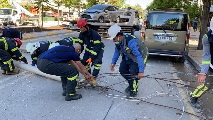 Kazaya karışan maskesiz sürücü kameramana su atıp, küfredip yumrukladı