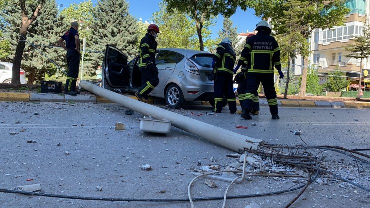 Kazaya karışan maskesiz sürücü kameramana su atıp, küfredip yumrukladı