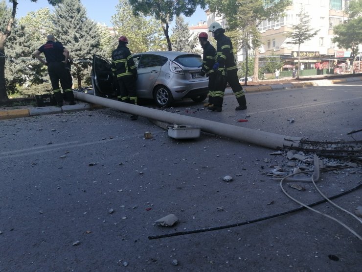 Kazaya karışan maskesiz sürücü kameramana su atıp, küfredip yumrukladı