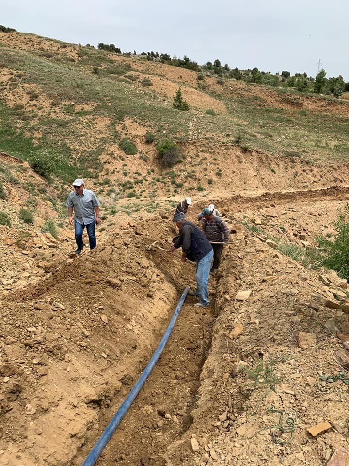 İmece usulü ile 2 bin 500 metre su borusu döşediler