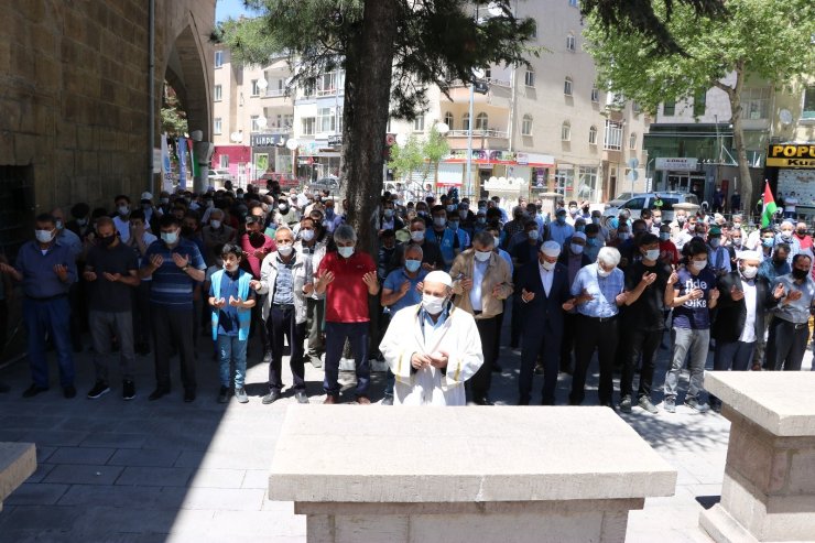 Niğde ve Kayseri’de Filistin’de hayatını kaybedenler için gıyabi cenaze namazı kılındı