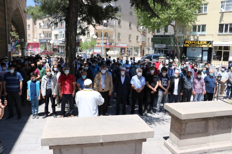 Niğde ve Kayseri’de Filistin’de hayatını kaybedenler için gıyabi cenaze namazı kılındı