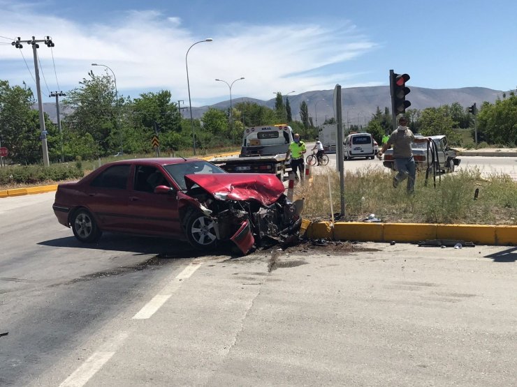 Konya’da otomobiller çarpıştı: 1 yaralı