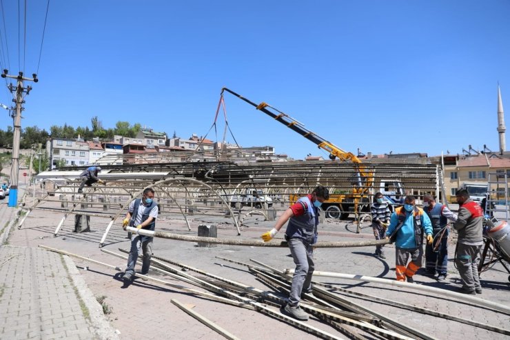 Selçuklu Mahallesi’ne yeni pazar yeri ve sosyal tesis için yıkım çalışması başladı