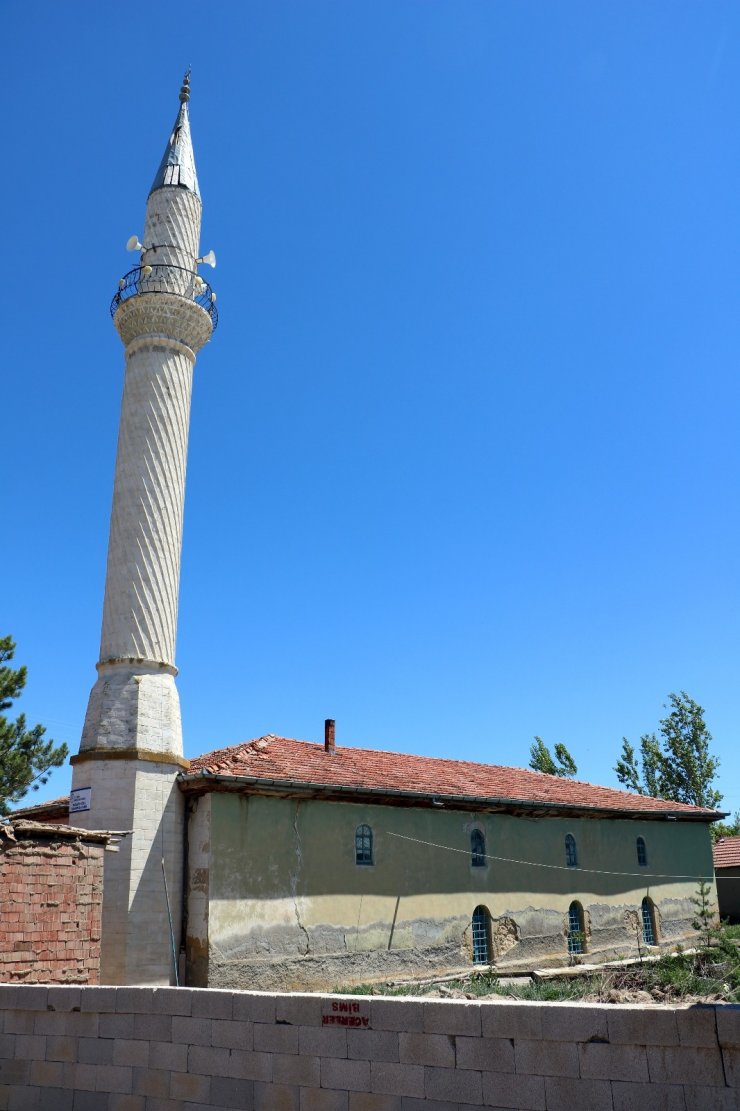 248 yıllık tarihi cami restore edilmeyi bekliyor