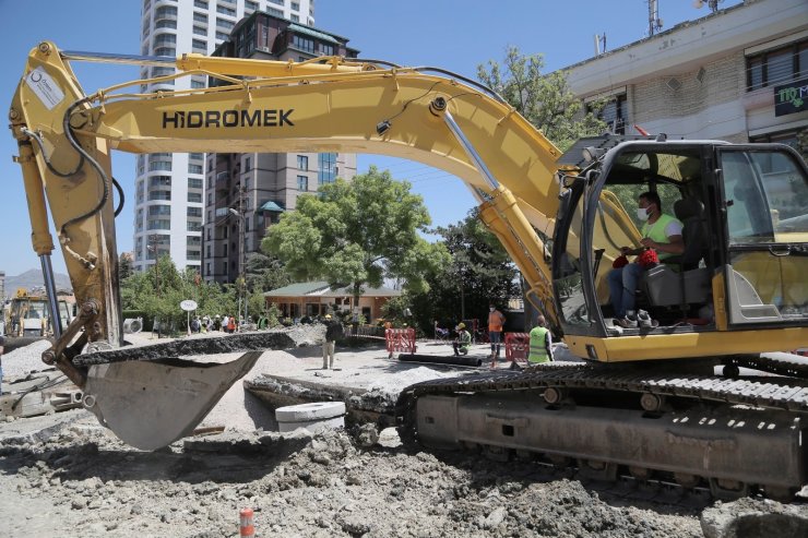 Koza Sokak’ın 25 yıllık kötü koku ve taşkın sorunu çözülüyor