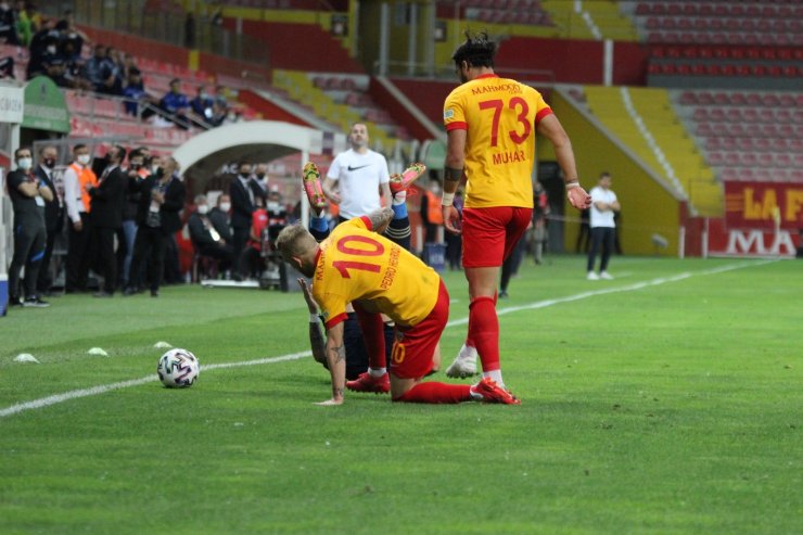 Süper Lig: Kayserispor: 1 - Fenerbahçe: 0 (İlk yarı)