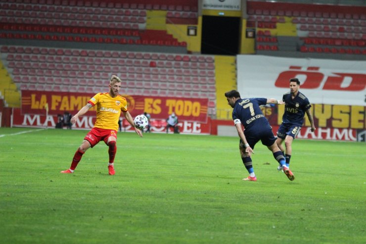 Süper Lig: Kayserispor: 1 - Fenerbahçe: 0 (İlk yarı)