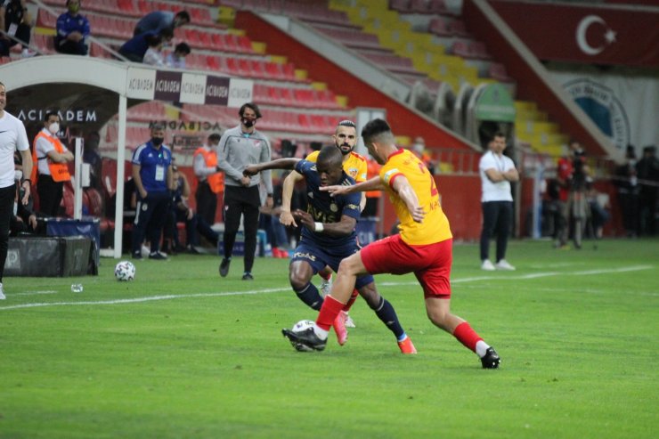 Süper Lig: Kayserispor: 1 - Fenerbahçe: 0 (İlk yarı)