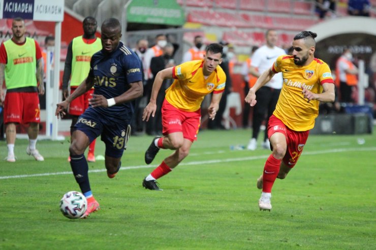 Süper Lig: Kayserispor: 1 - Fenerbahçe: 0 (İlk yarı)