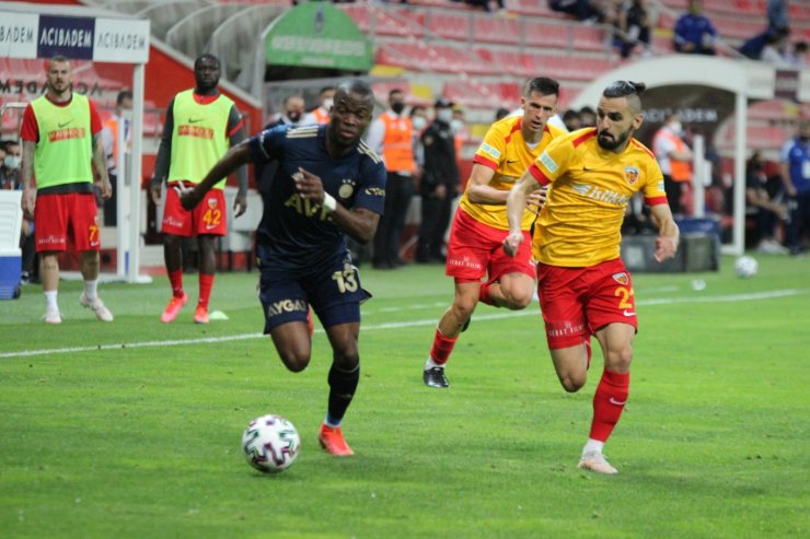 Süper Lig: Kayserispor: 1 - Fenerbahçe: 0 (İlk yarı)