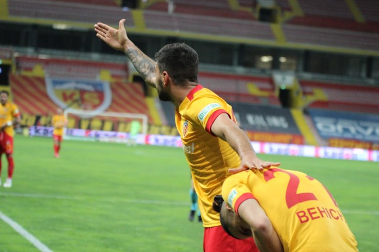 Süper Lig: Kayserispor: 1 - Fenerbahçe: 0 (İlk yarı)