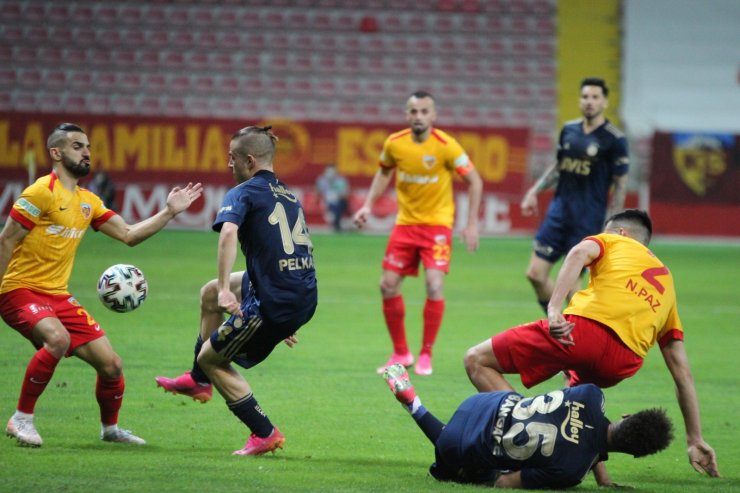 Süper Lig: Kayserispor: 1 - Fenerbahçe: 0 (İlk yarı)