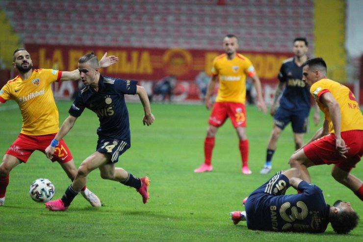 Süper Lig: Kayserispor: 1 - Fenerbahçe: 0 (İlk yarı)