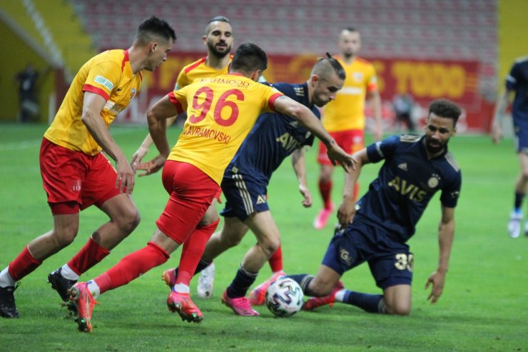 Süper Lig: Kayserispor: 1 - Fenerbahçe: 0 (İlk yarı)