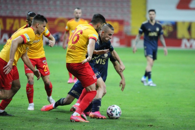 Süper Lig: Kayserispor: 1 - Fenerbahçe: 0 (İlk yarı)