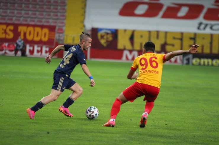 Süper Lig: Kayserispor: 1 - Fenerbahçe: 0 (İlk yarı)