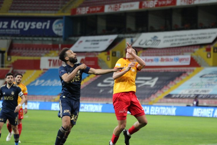 Süper Lig: Kayserispor: 1 - Fenerbahçe: 0 (İlk yarı)