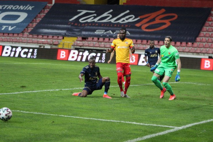 Süper Lig: Kayserispor: 1 - Fenerbahçe: 0 (İlk yarı)