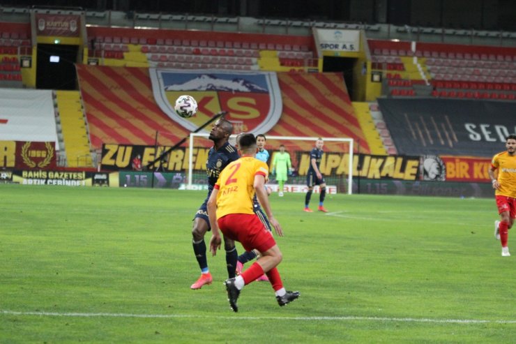 Süper Lig: Kayserispor: 1 - Fenerbahçe: 0 (İlk yarı)