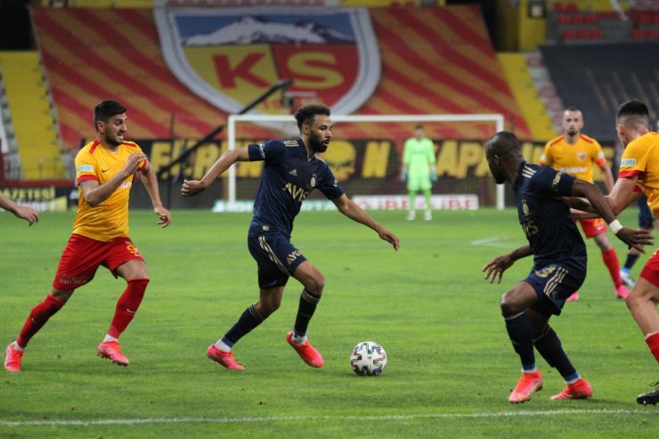 Süper Lig: Kayserispor: 1 - Fenerbahçe: 0 (İlk yarı)