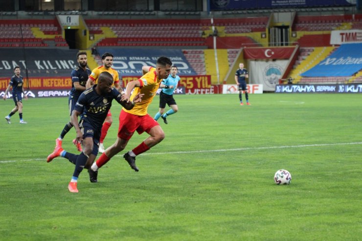 Süper Lig: Kayserispor: 1 - Fenerbahçe: 0 (İlk yarı)