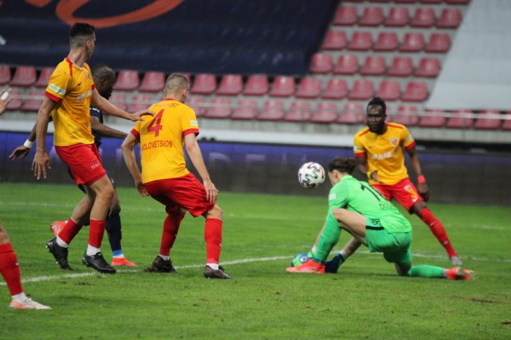 Süper Lig: Kayserispor: 1 - Fenerbahçe: 0 (İlk yarı)