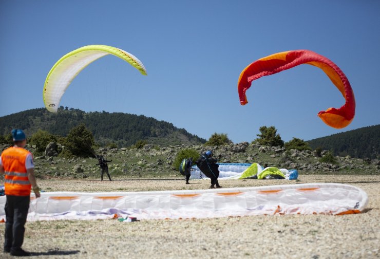 Ankaralı paraşütçüler Filistin’e destek için uçtu