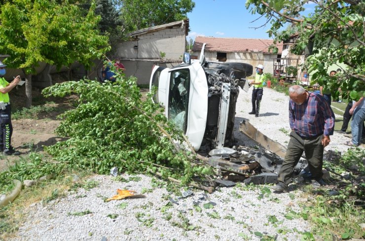 Konya’da hafif ticari araç ile cip çarpıştı: 4 yaralı