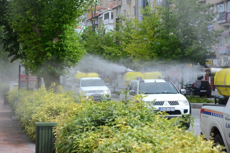 Tam kapanma sonrası için hazırlık: Kırşehir Belediyesi şehrin sokaklarını yıkadı