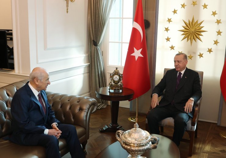 Cumhurbaşkanı Recep Tayyip Erdoğan, MHP Genel Başkanı Devlet Bahçeli’yi Cumhurbaşkanlığı Çankaya Köşkü’nde kabul etti.