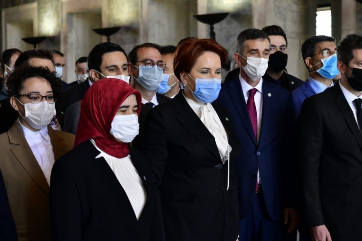 İYİ Parti lideri Akşener’den Anıtkabir’e ziyaret