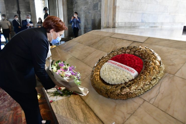 İYİ Parti lideri Akşener’den Anıtkabir’e ziyaret