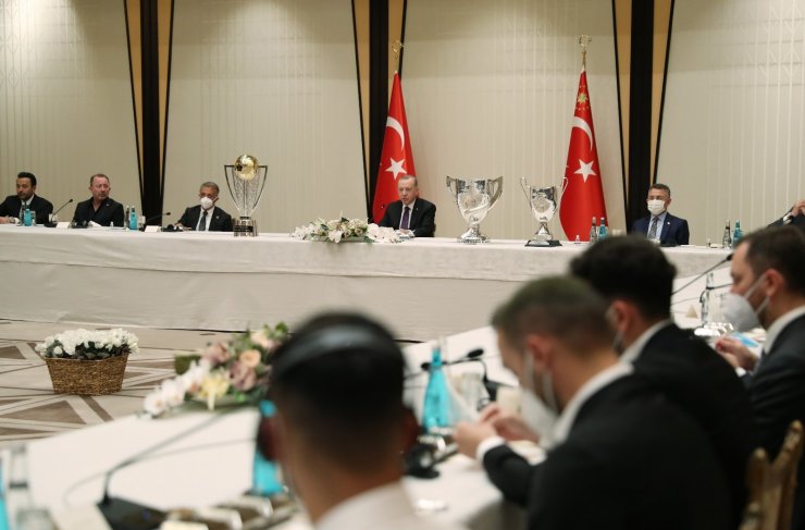 Cumhurbaşkanı Erdoğan, Beşiktaş Futbol Takımı’nı kabul etti