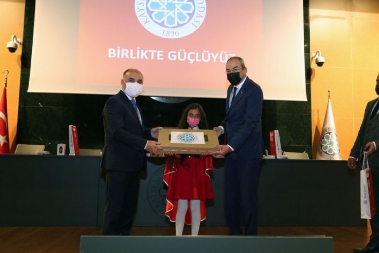 ‘İstiklal Marşı’nı Güzel Okuma Yarışması’ ödülleri sahiplerini buldu