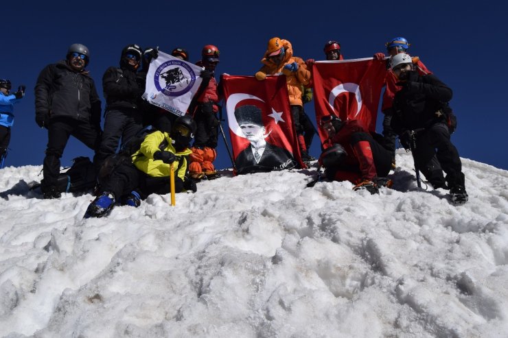 Dağcılardan Erciyes’e ’19 Mayıs’ tırmanışı