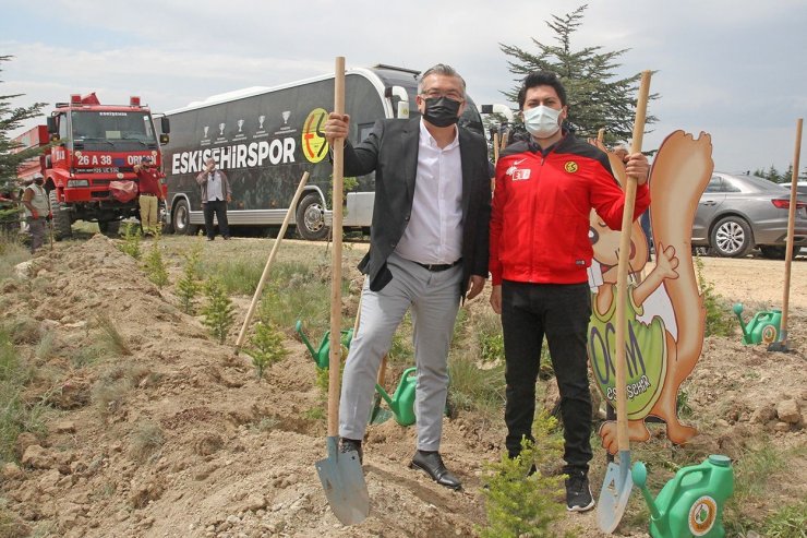 Eskişehirspor’un ilk fidanları dikildi