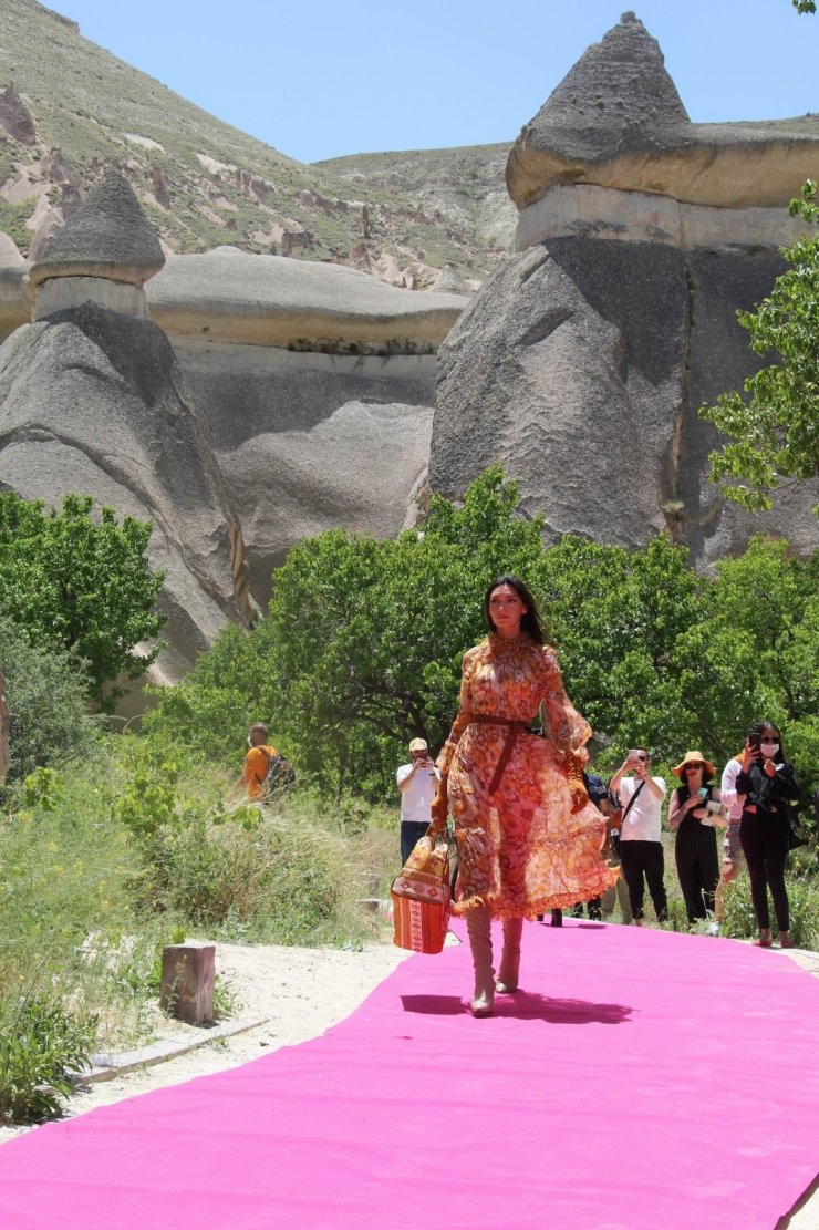 Kapadokya moda ile renklendi